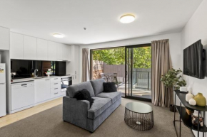Charming on Fryer - Central Apt, walk to town